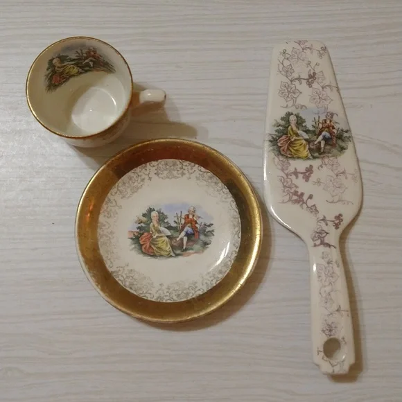 Vintage 1940's Royal China Tea Cup/Saucer & Cake Cutter - Picture 1 of 6